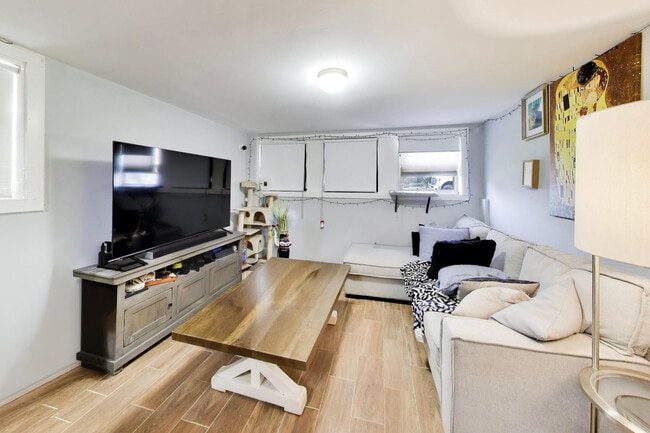 Building Photo - 5057 W Dakin St