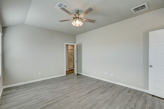Building Photo - Newer Home For Rent  in Mustang Schools! 3...