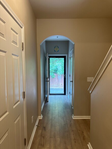 Building Photo - 535 Ridge View Crossing