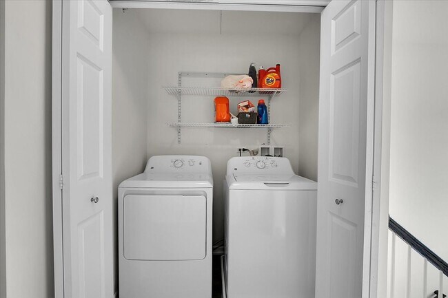 Building Photo - 29W710 Everton Dr