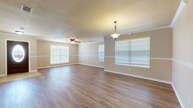 Building Photo - PRICE IMPROVEMENT ONLY $2,195 for OVER 1 A...