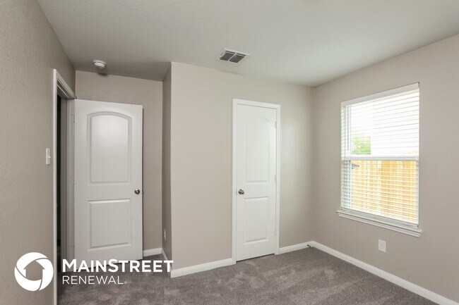 Building Photo - 3159 Begonia Bend