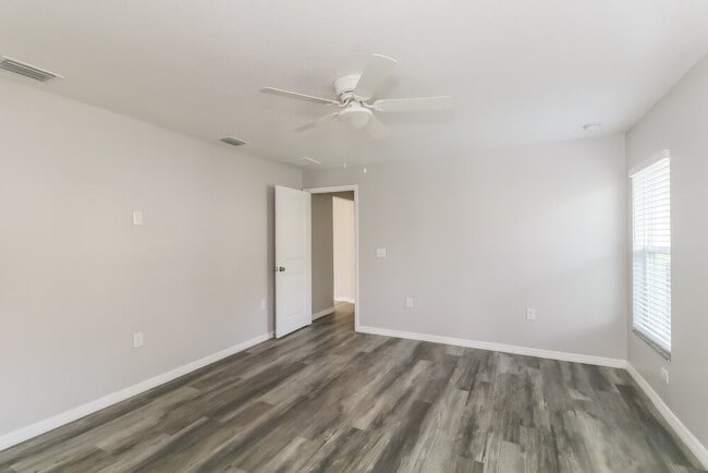 Building Photo - 5468 Chestnut Ridge Rd
