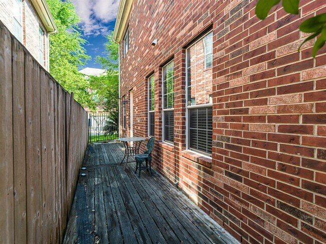 Building Photo - 3006 E Park at Fairdale