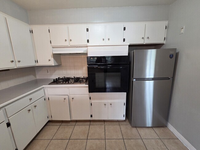 Building Photo - 2606 Southwood Dr