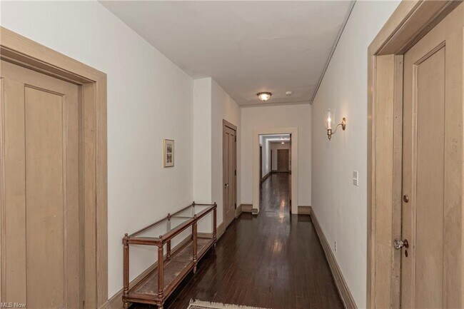 Building Photo - 283 Corning Dr