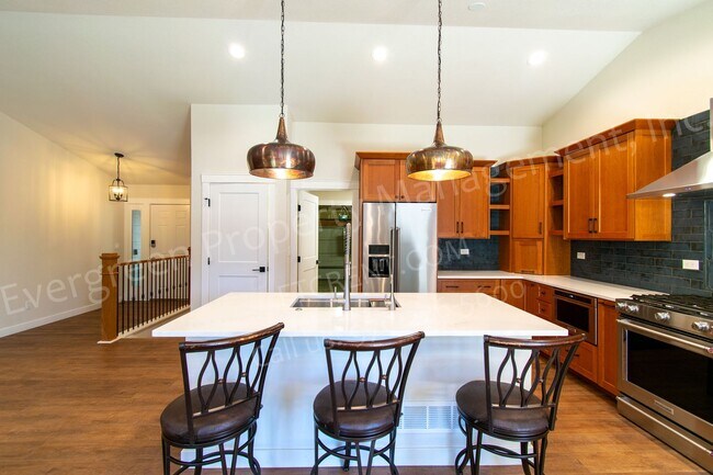 Building Photo - Beautiful 4-Bedroom Home in Southeast Fort Collins!