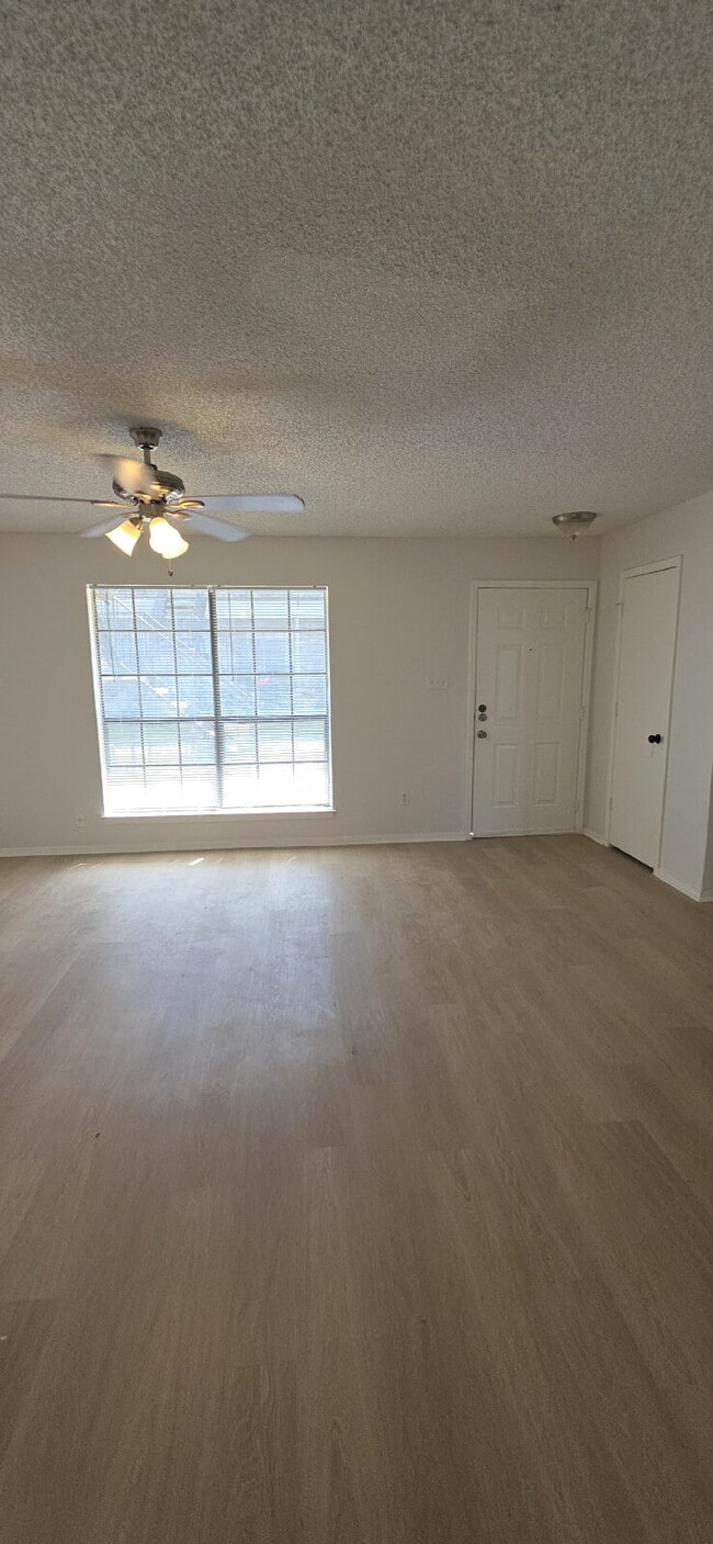 Building Photo - First-floor condo with fenced in backyard!