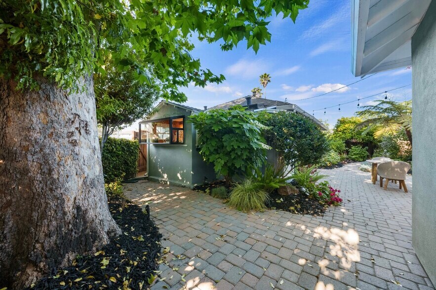 Building Photo - 713 Lighthouse Ave