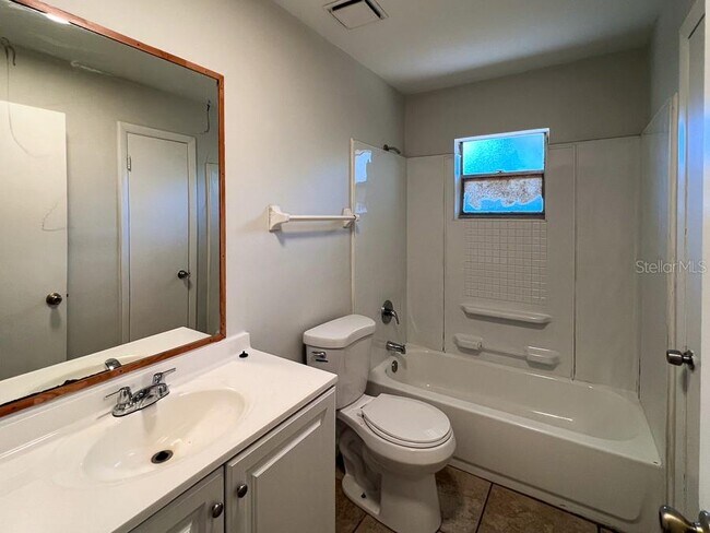 Building Photo - 5925 SW 10th Ln