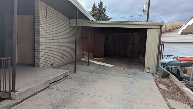 Building Photo - 590 S 700 W