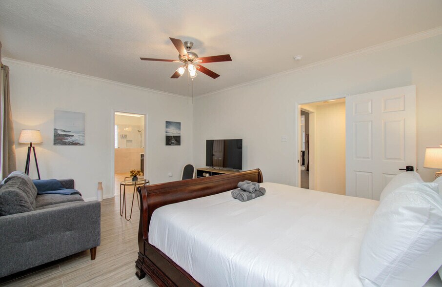 Building Photo - 15627 Twisting Springs Dr
