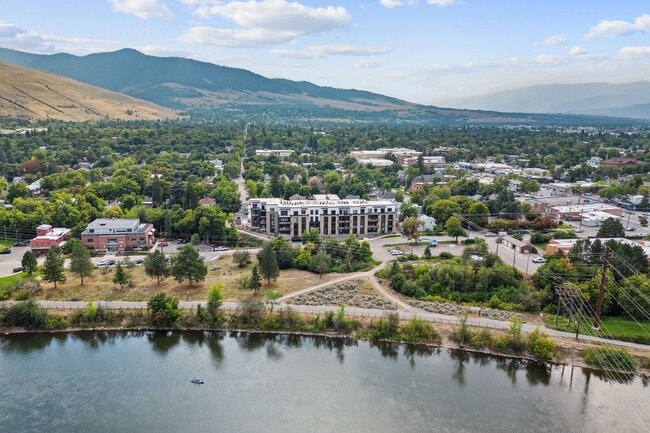 Building Photo - Hip Strip Furnished Condo in Reed Building $2,500 / Month - DATES NEGOTIABLE