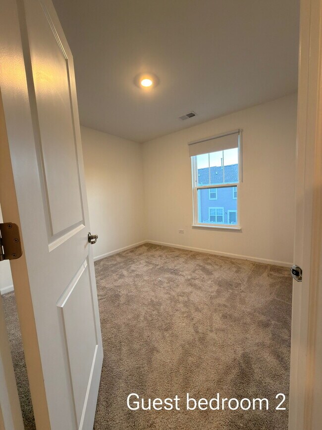 Building Photo - 522 Wolverine Dr