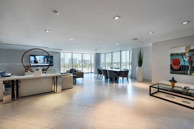 Building Photo - 300 Sunny Isles Blvd
