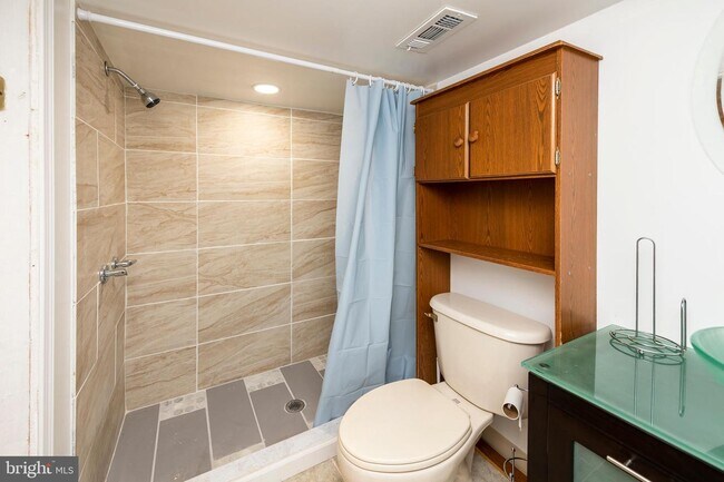 Building Photo - 3317 W Garrison Ave