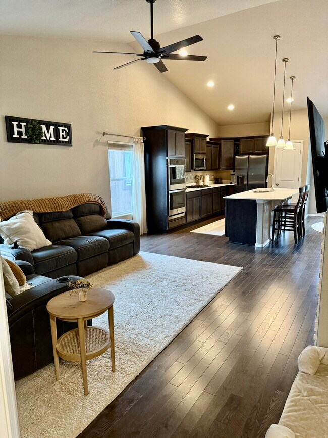Building Photo - 9958 Golf Crest Dr