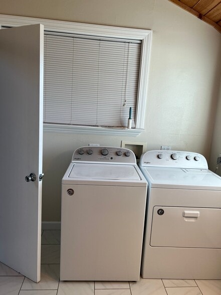 Building Photo - 311 Racebrook Rd