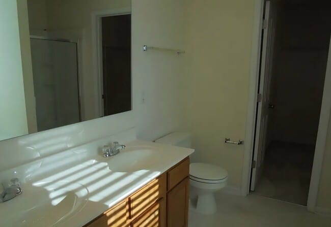 Building Photo - 2033 Cliffvale Dr