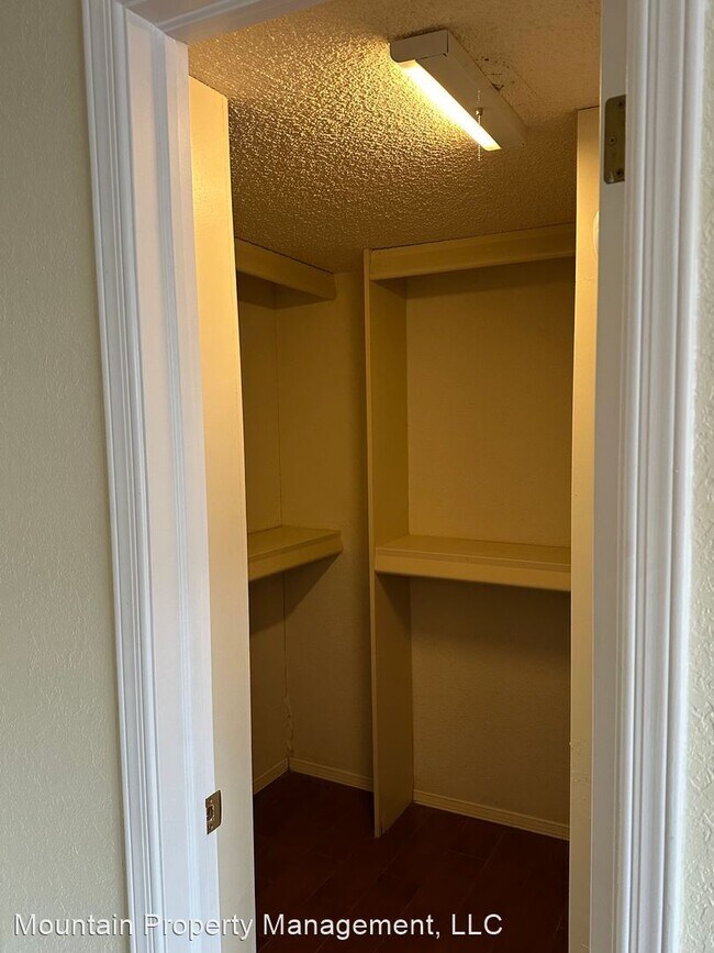 Building Photo - 2 br, 2 bath House - 6829 Ridge Top Dr