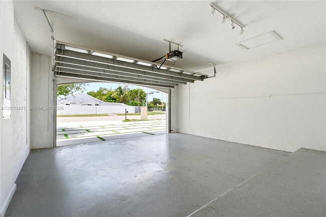 Building Photo - 15203 SW 142nd Ave