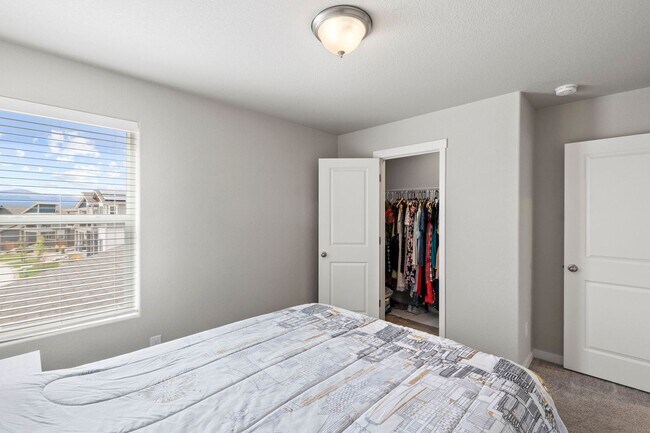 Building Photo - Modern 4BD/3BA Home with Covered Balcony &...