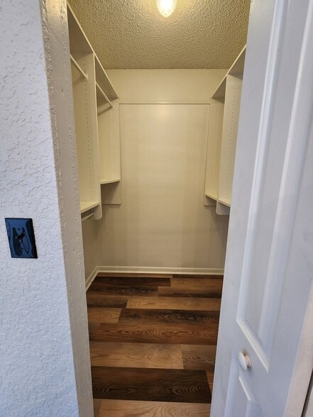 Building Photo - 14919 Old Pointe Rd