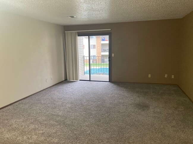 Building Photo - 1727 N Grandview Ln