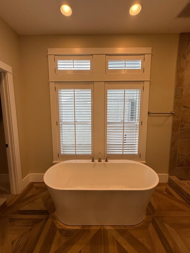 Building Photo - 425 S Yellowstone St