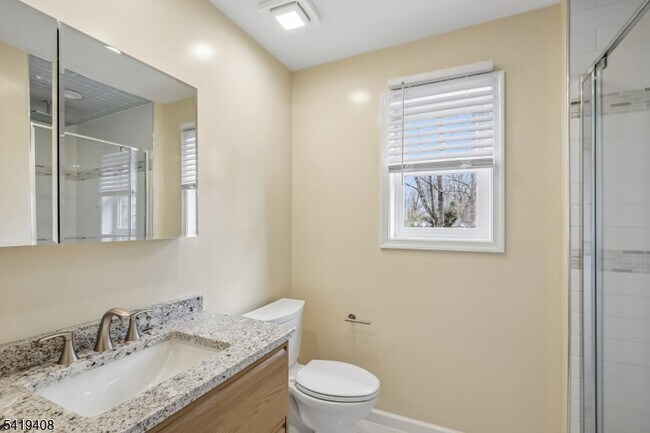 Building Photo - 215 Summit Ave