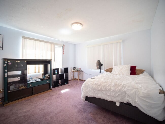 Building Photo - Luxury Maui Living in a Spacious Wailuku S...