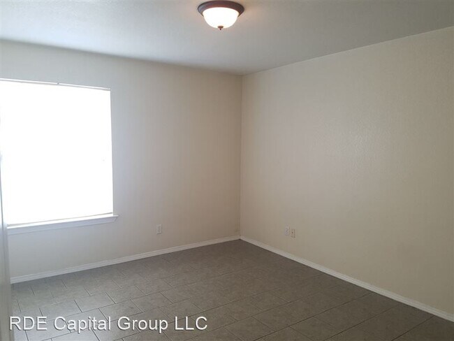 Building Photo - 227 Blue Bell Ct