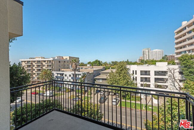 Building Photo - 1340 S Beverly Glen Blvd