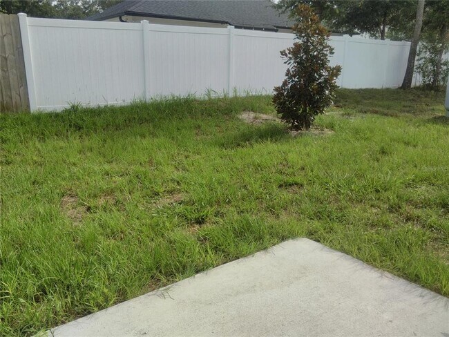 Building Photo - 1562 Schaub Ave
