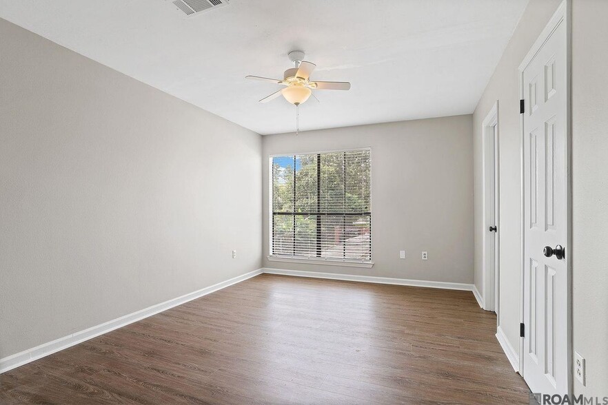 Building Photo - 9849 Siegen Ln