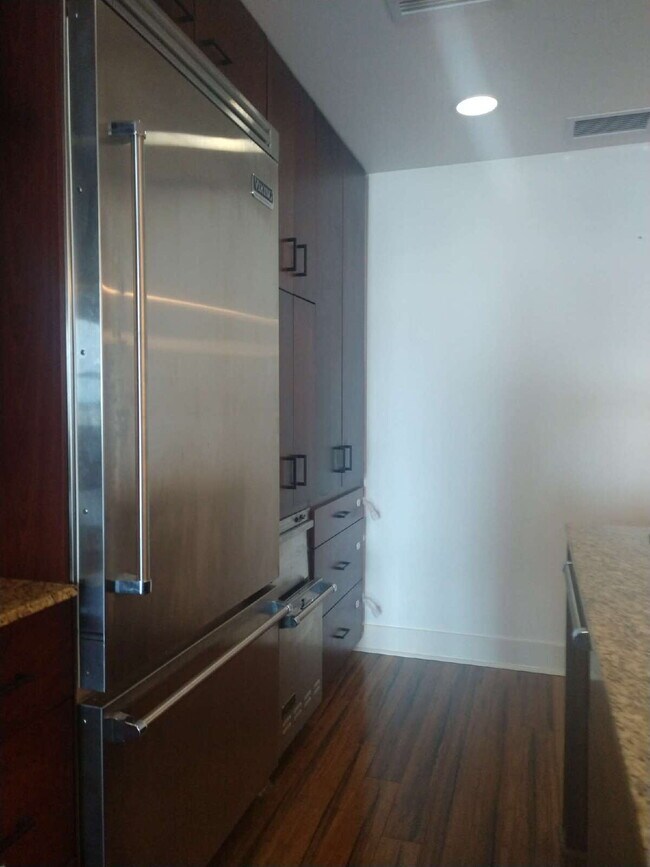 Building Photo - 1 Bedroom Condo in the Heart of Tampa