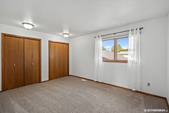 Building Photo - Modern Southside Duplex