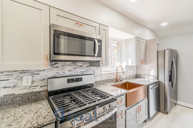 Building Photo - 2413 Chapman Rd