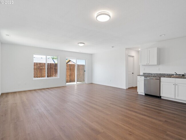 Building Photo - 600 N Earl Ct