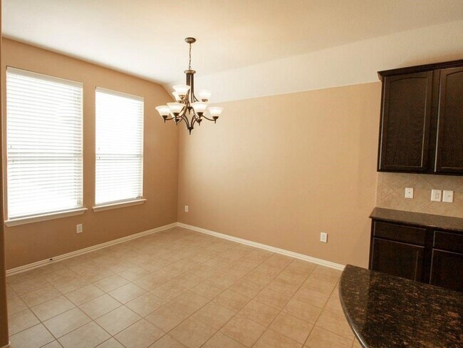 Building Photo - 417 Hackberry Dr