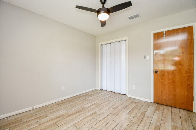 Building Photo - 2803 Green Fields Dr