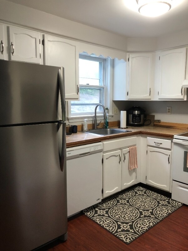 Building Photo - 21 Blossom Ln