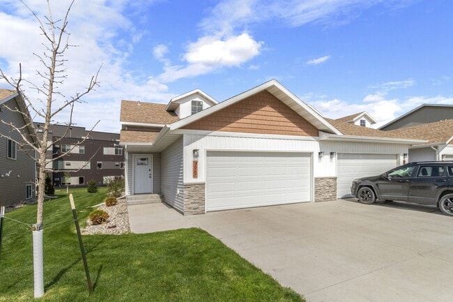 Building Photo - 837 United Dr