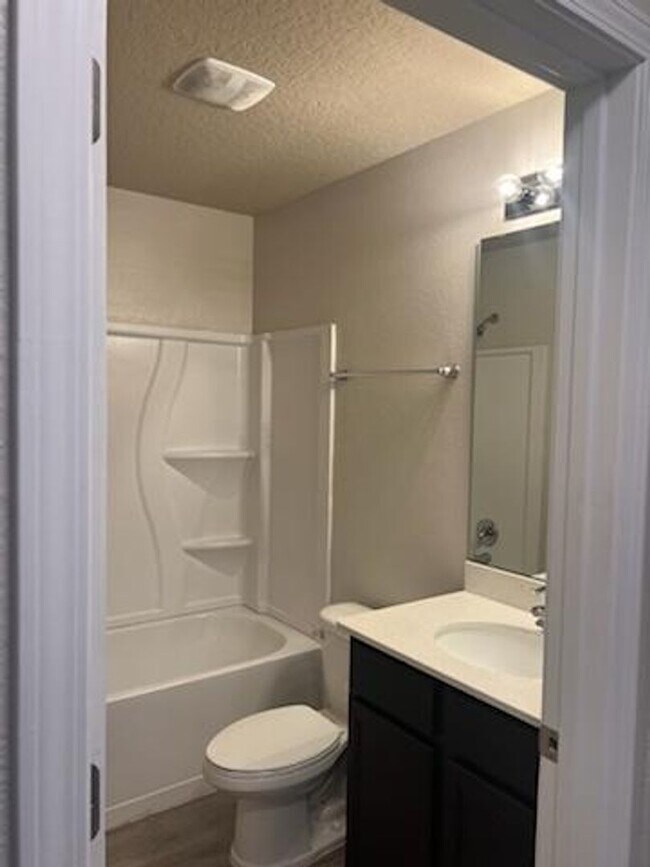 Building Photo - Beautiful 2 Bedroom 2 Bath Duplex Located in Palm Coast