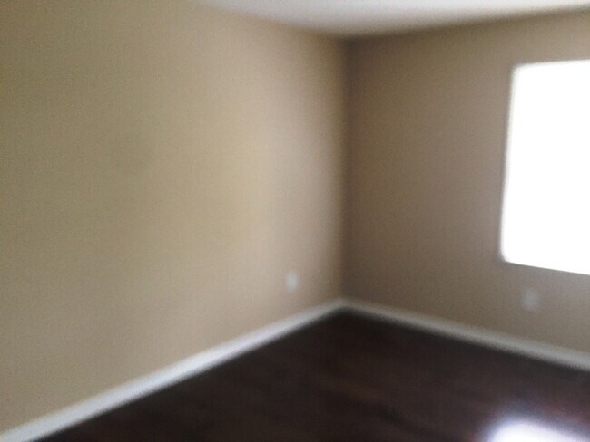 Building Photo - Charming townhouse convenient to downtown Concord!