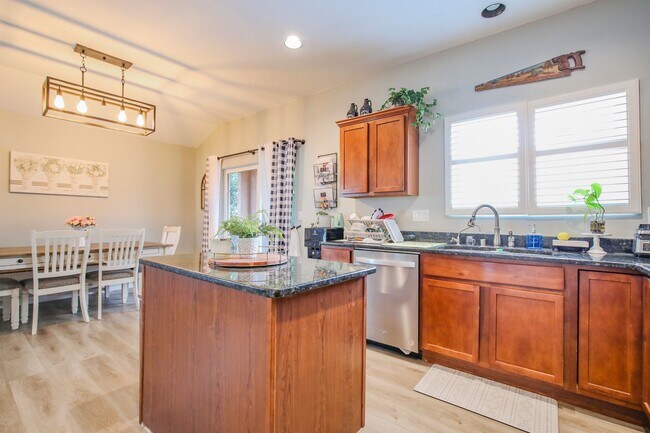 Building Photo - Well Maintained 4 Bedroom 2 Bath Home with...