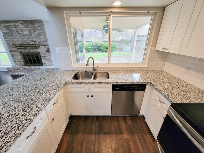 Building Photo - 5107 Prairie Creek Dr