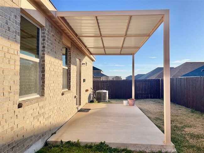 Building Photo - 3015 Watercrest Dr