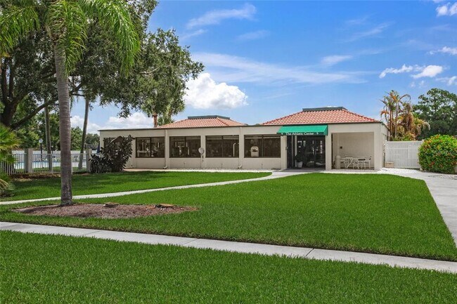 Building Photo - 7193 W Country Club Dr N
