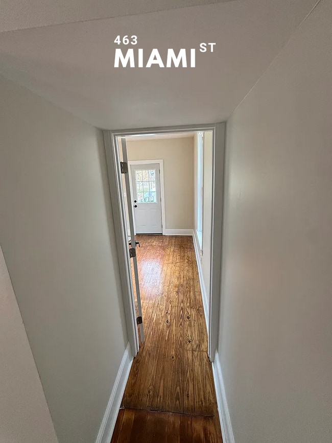 Building Photo - 463 Miami St